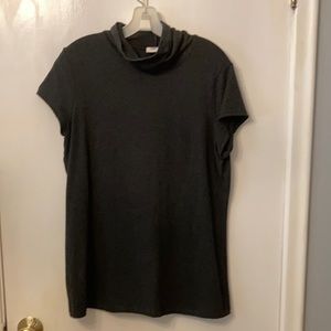 Shirt sleeve knit top. Washable